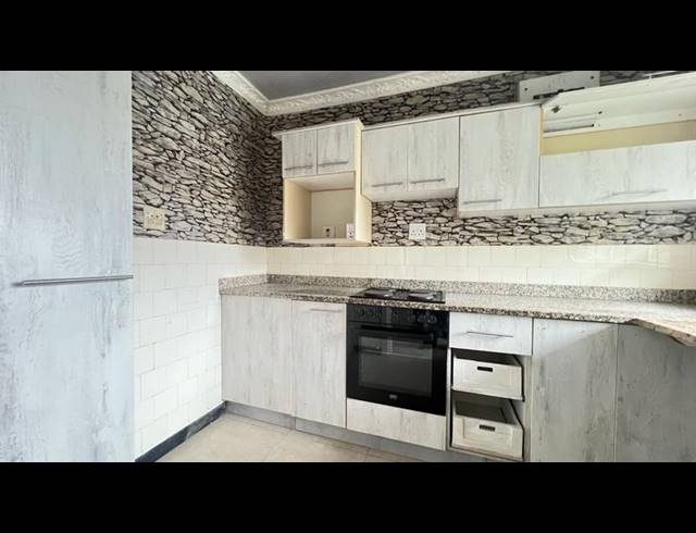 2 BEDROOM APARTMENT FOR SALE IN BULWER